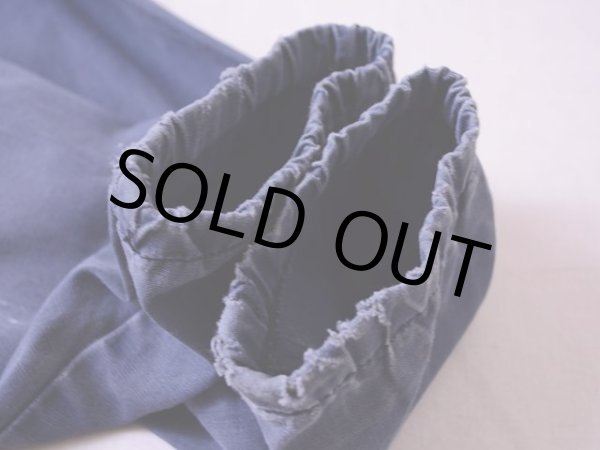 両袖口にダメージ。