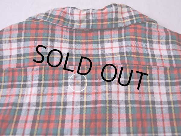 背中に僅かな汚れ。