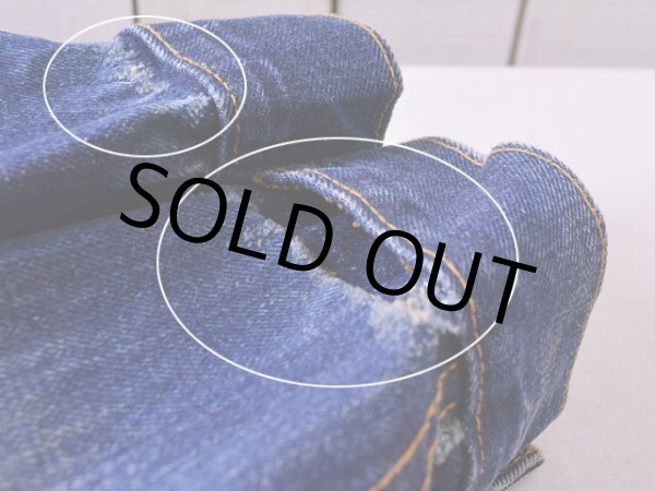 両袖口に少々ダメージとステッチホツレ。