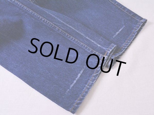 両裾に少々スレによる傷。