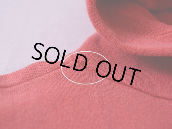 フード付け根に僅かなホツレ。