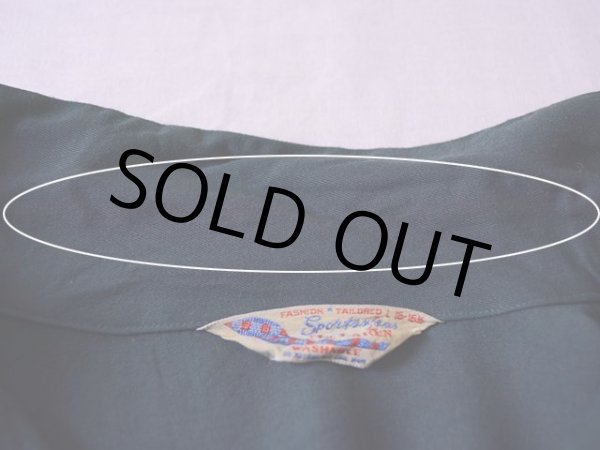 襟に薄ら汚れ。