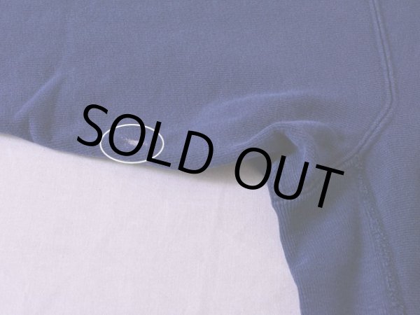 左袖に小さな色落ち。