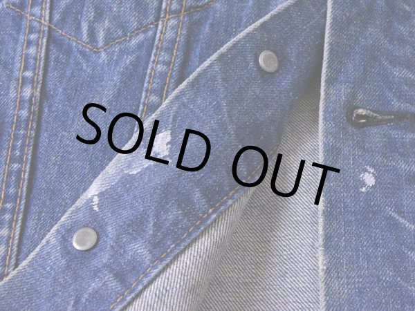 お腹・前立て裏に若干ペンキ汚れ。