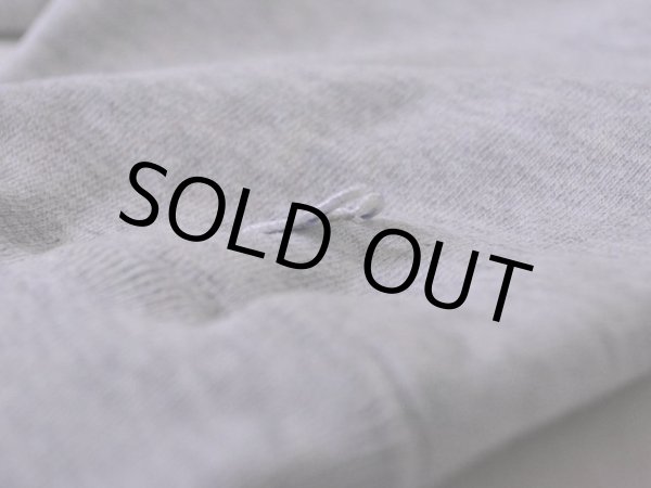 左袖口の目玉に少々剥がれ。