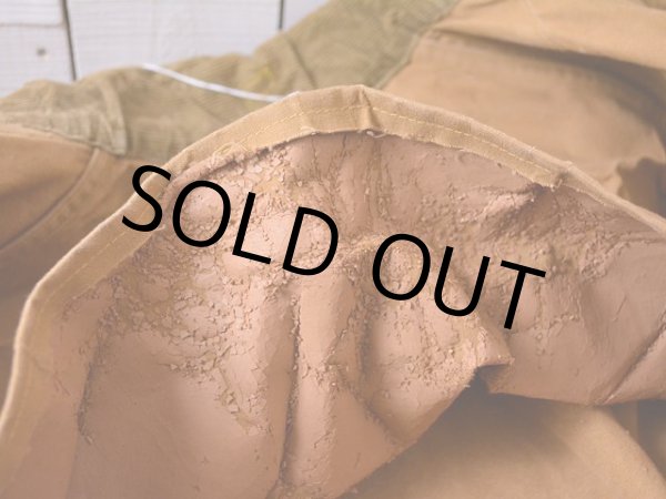 身頃裏地コーティングの劣化。