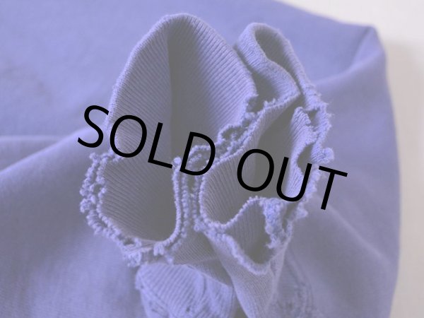 両袖リブにダメージ。