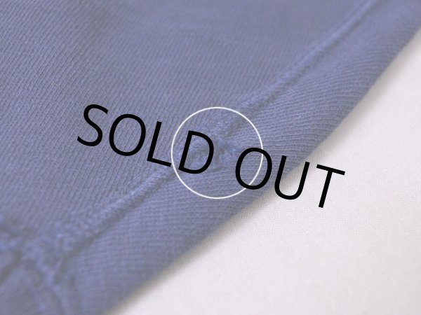 右袖口にダメージ。