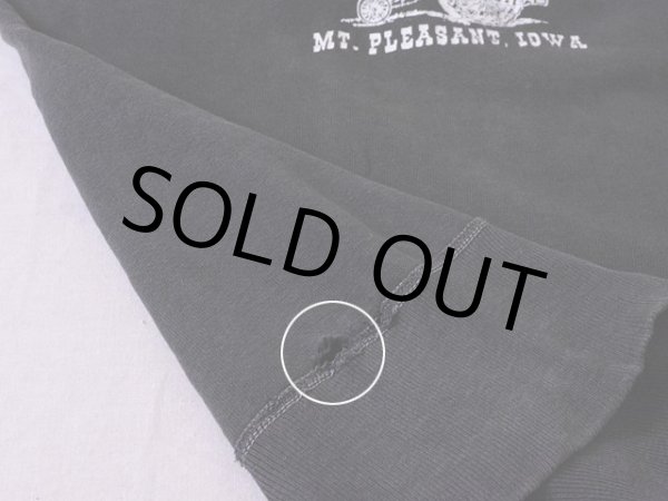 裾リブ付け根にダメージ。