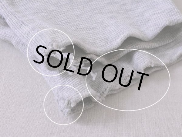 袖リブにダメージ。