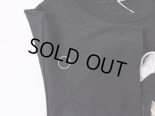 右袖に小さなダメージ。