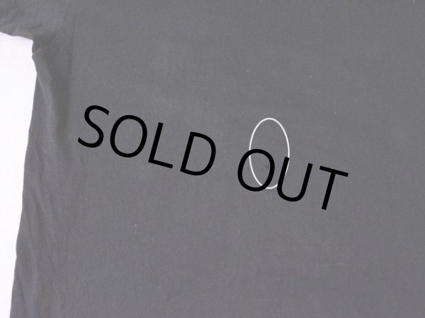 背中中央に小さなダメージ。