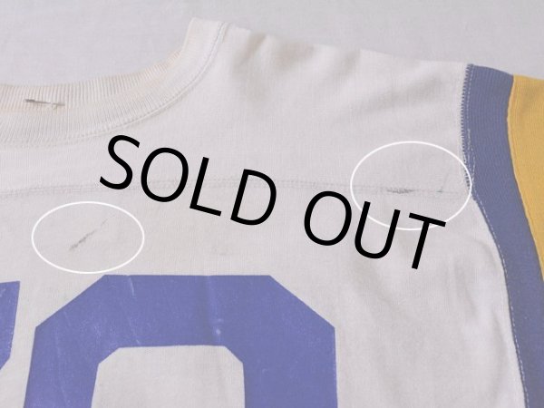 フロント胸付近に汚れ。