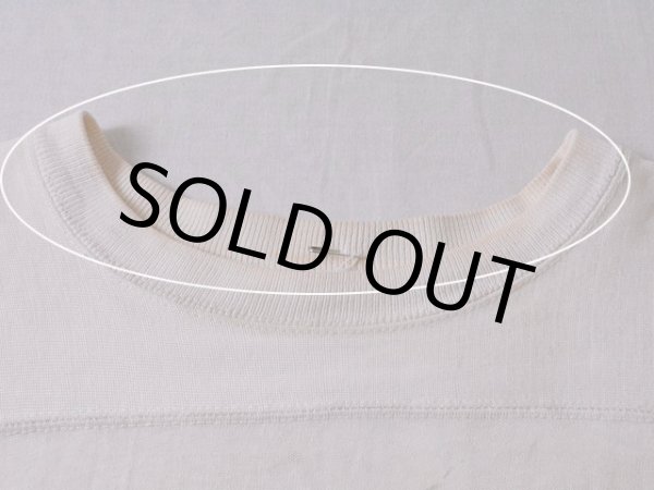 首リブに汚れ。