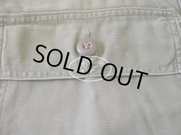 ヒップポケット右フラップに少々ダメージ。