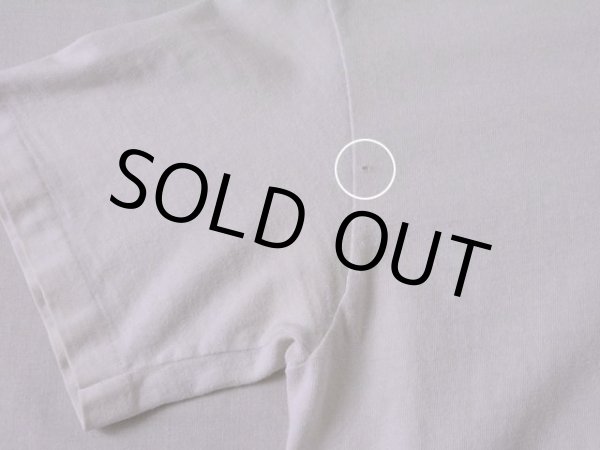 右袖付け根に小さなダメージ。