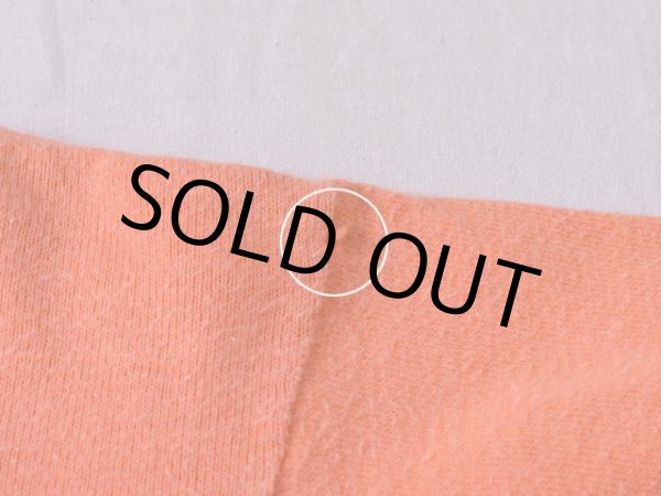 右袖付け根に小さなダメージ。