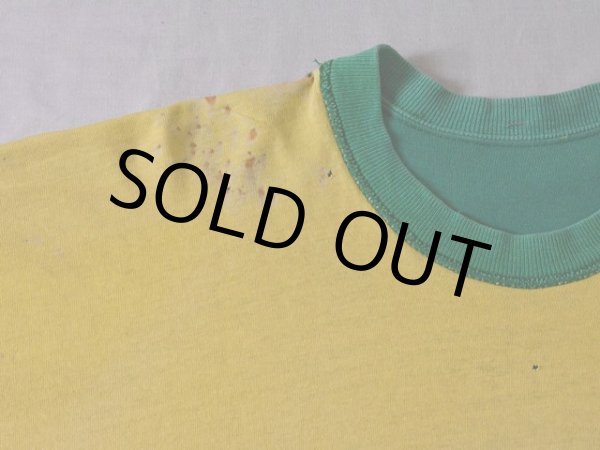 裏面に汚れとダメージ。