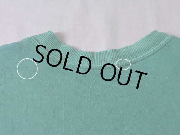 首リブにスレと首後ろ付近に僅かな汚れ。