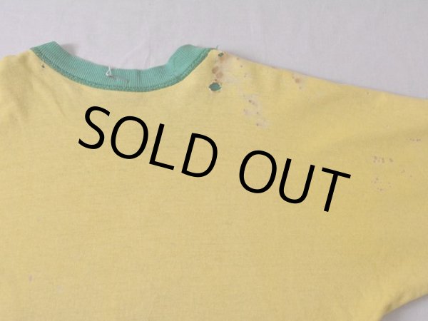 裏面に汚れとダメージ。