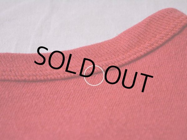 首後ろに小さなホツレ。