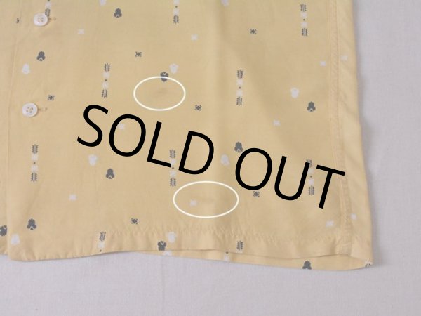 フロント裾付近に僅かな汚れ。