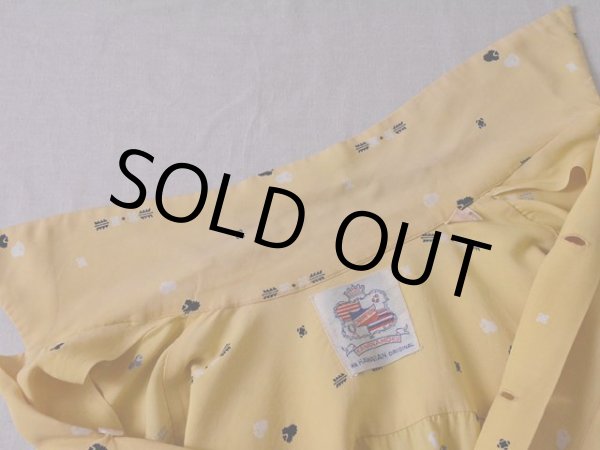 襟に多少の色褪せ汚れ。