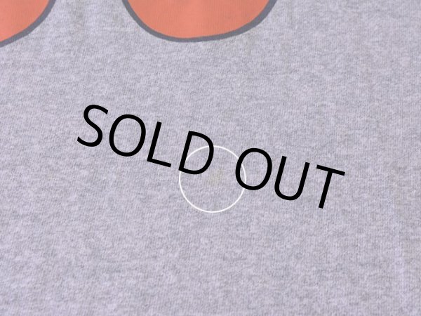 お腹付近に薄ら僅かな汚れ。