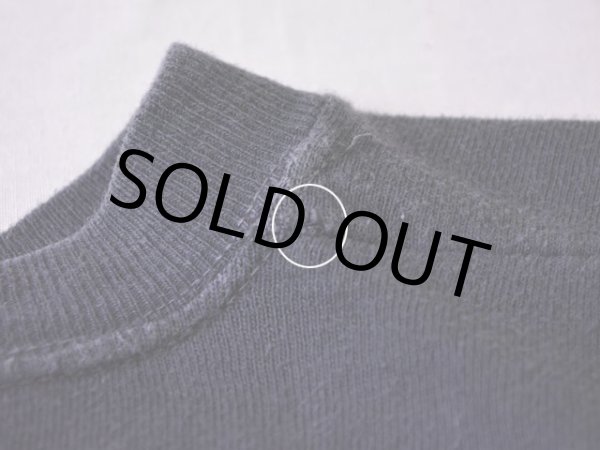 首リブ付近に僅かなホツレ。