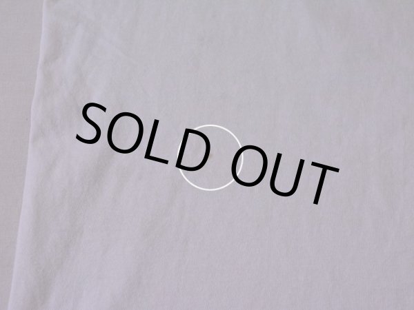 バックに僅かな汚れ。