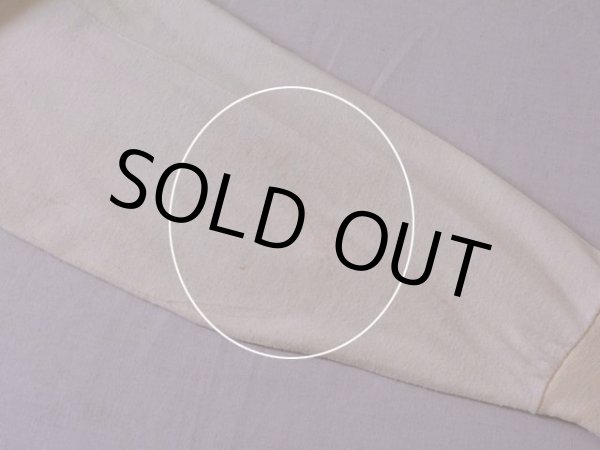 右袖に少々汚れ。