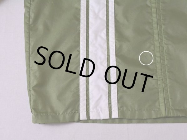 フロント裾付近に僅かな汚れ。