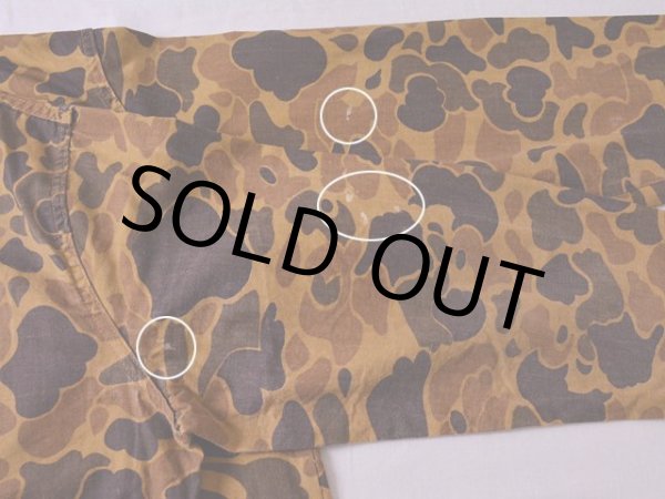 両袖に少々汚れ。