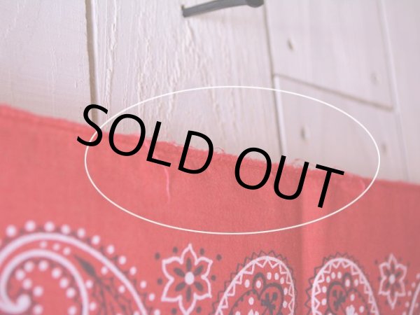 端に少々ホツレ。