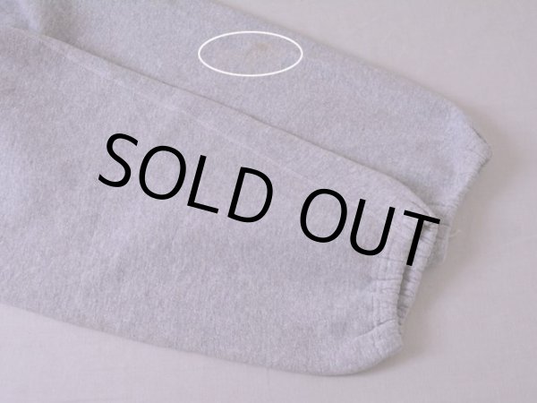 裾付近に少々汚れ。