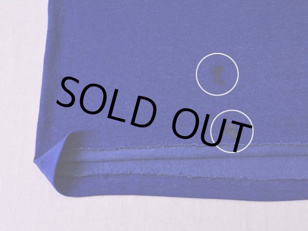 フロント裾に少々汚れ。