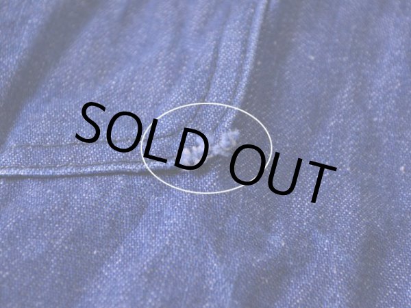 ヒップポケットに僅かなホツレ。