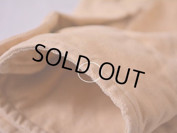 袖口に僅かな擦れ。