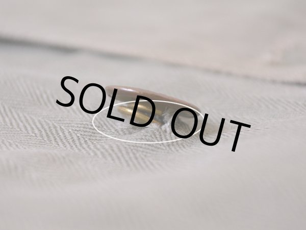 第三ボタン付け根にダメージ。