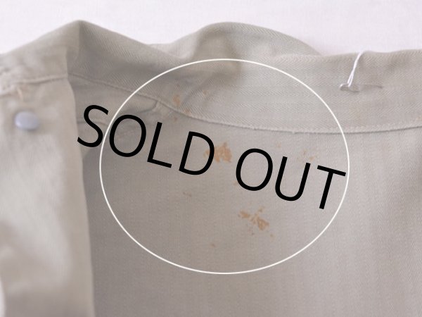 裏に少々汚れ。