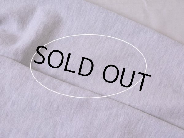 左袖に薄ら汚れ。