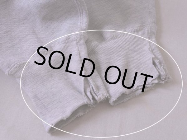 袖リブにダメージ。