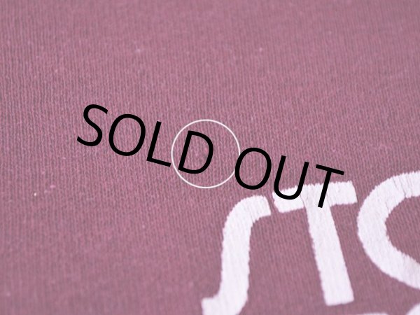 胸付近にピンホール。