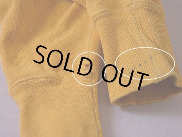 袖リブ付け根付近に少々ダメージと袖リブの汚れ。