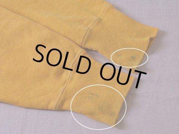 袖リブに少々汚れ。