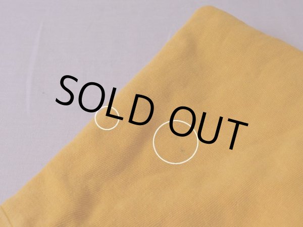 フードに僅かな汚れ。