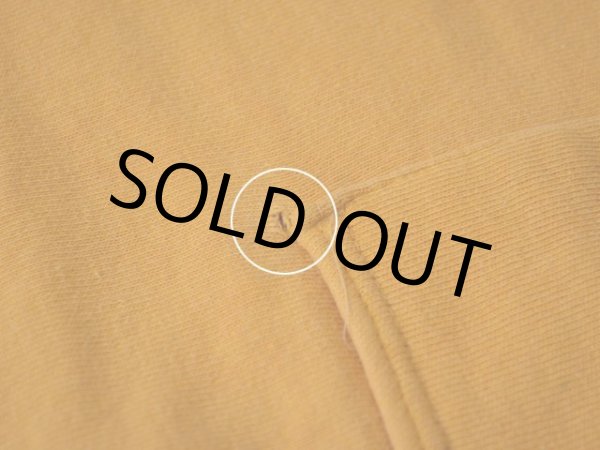 ポケット付け根に僅かなダメージ。