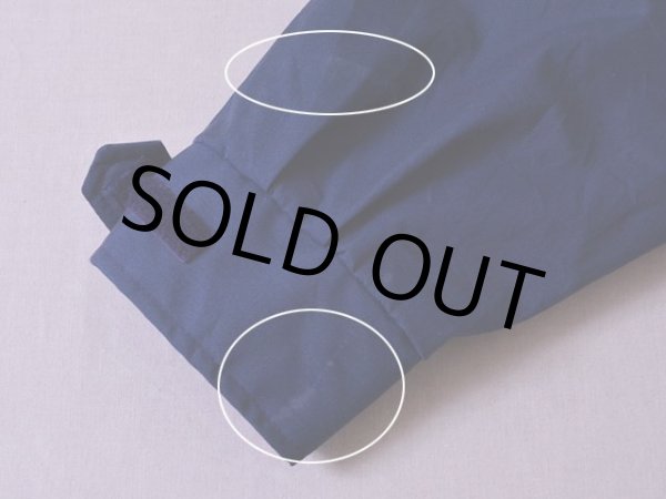 左袖口に少々汚れ。