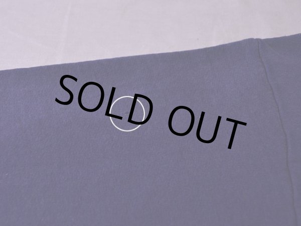 右袖にピンホール。