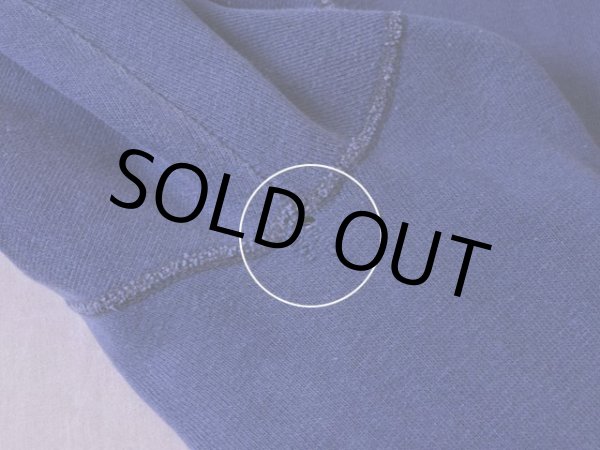 右脇の僅かなホツレ。